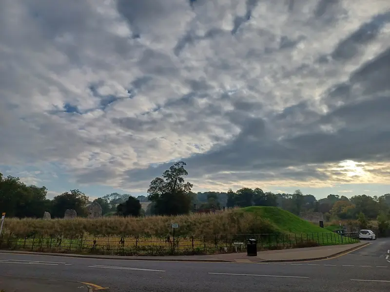 Berkhamsted Castle: Berkhamsted Castle, Hertfordshire, England. Ruins of a 12th century castle, abandoned in 1495. Scheduled Monument.