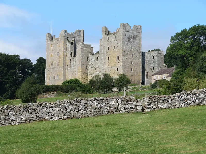 Bolton Castle: Approaching Bolton Castle