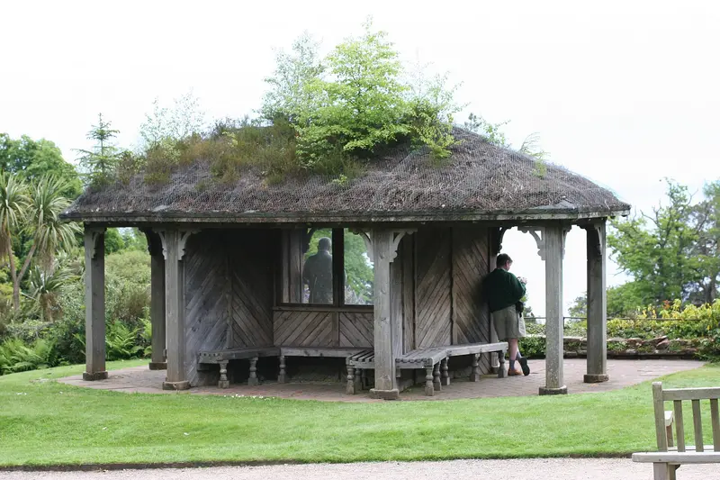 Brodick Castle: Thatched shelter at Brodick Castle