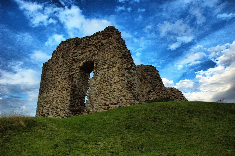 Christchurch Castle: Ruins of Christchurch Castle
