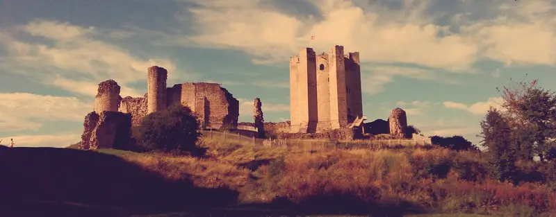 Conisbrough Castle: Conisbrough Castle .mw-parser-output .messagebox{margin:4px 0;width:auto;border-collapse:collapse;border:2px solid var(--border-color-progressive,#6485d1);backg