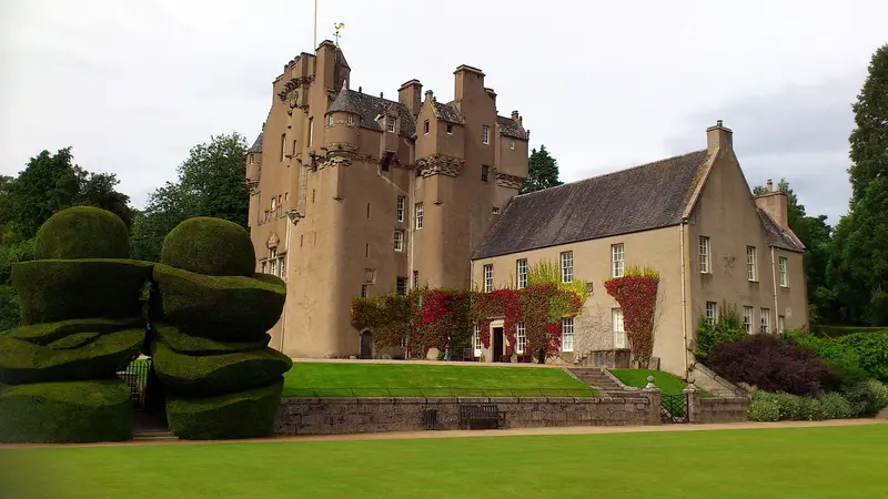 Crathes Castle: View of Crathes Castle from the garden