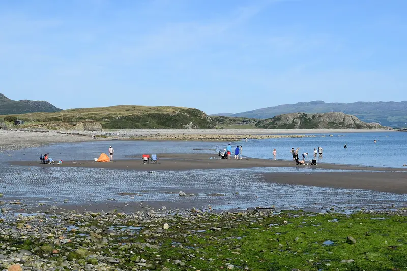 Criccieth Castle: Beach scene (low tide), Criccieth
