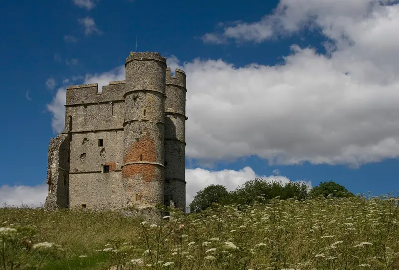 Donnington Castle: Donnington Castle .mw-parser-output .messagebox{margin:4px 0;width:auto;border-collapse:collapse;border:2px solid var(--border-color-progressive,#6485d1);backgro