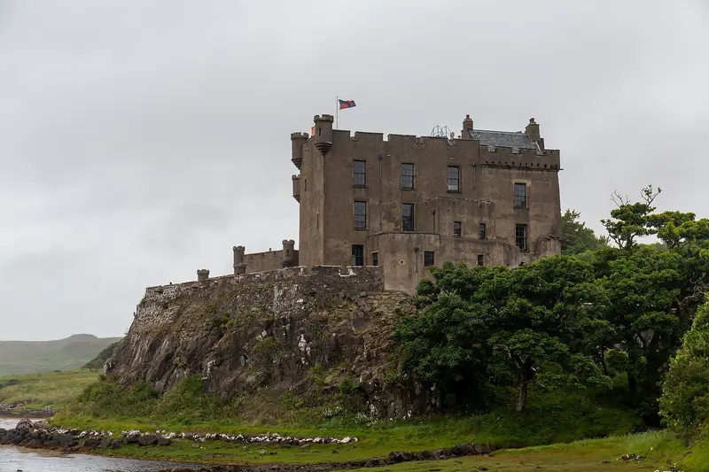 Dunvegan Castle: Dunvegan Castle in Isle of Skye, Scotland.