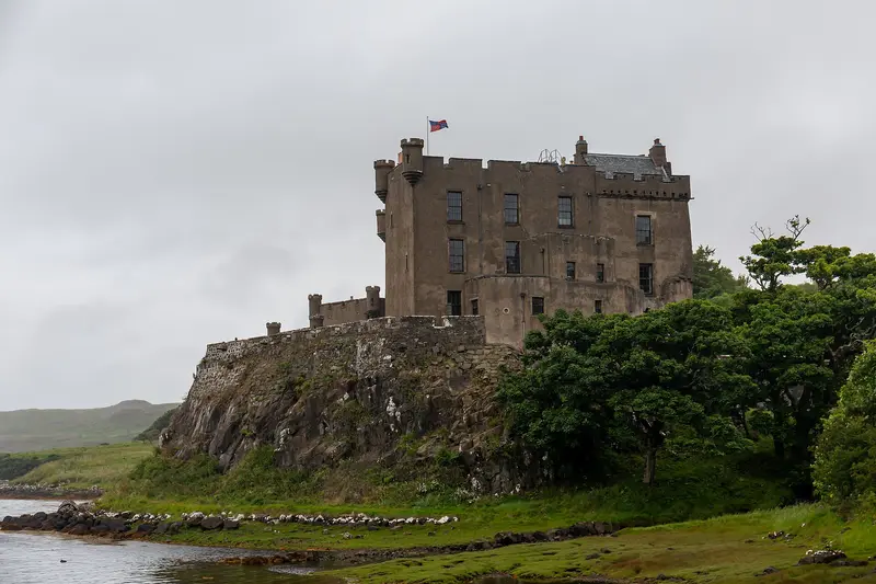 Dunvegan Castle: Dunvegan Castle in Isle of Skye, Scotland.