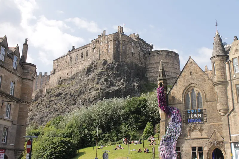 Edinburgh Castle: Edinburgh Castle from the Grassmarket