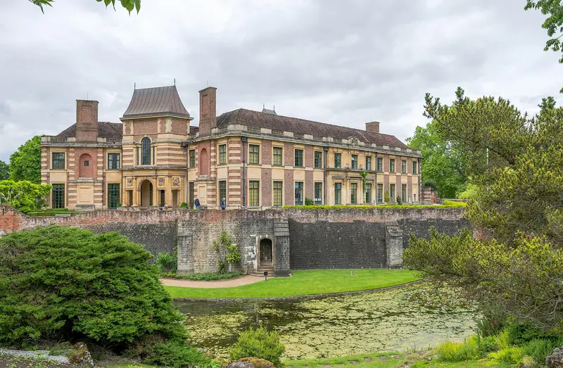 Eltham Palace: London: ELTHAM COURT (ELTHAM PALACE), COURT YARD, from SW Greenwich