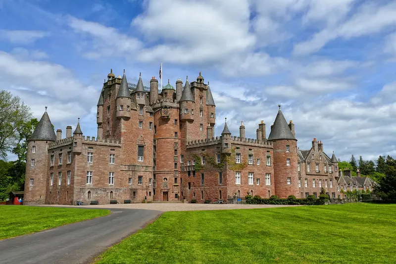 Glamis Castle: This picture was uploaded via app "Wiki Loves Monuments United Kingdom" .