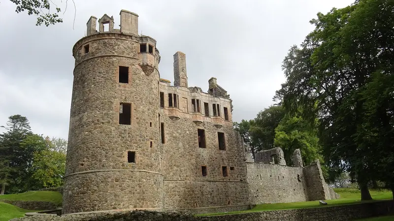 Huntly Castle: Huntly Castle, Aberdeenshire. 16th century section. Built by Gordon Clan.
