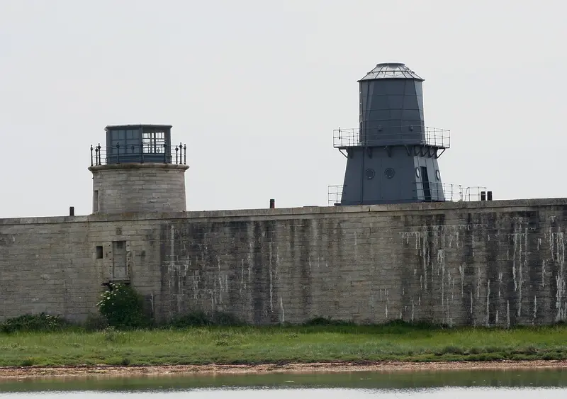 Hurst Castle: The two "Low Lighthouses" at Hurst Castle . The granite lighthouse was built in 1866; the metal lighthouse replaced it in 1911. The 1911 lighthouse was decommissioned