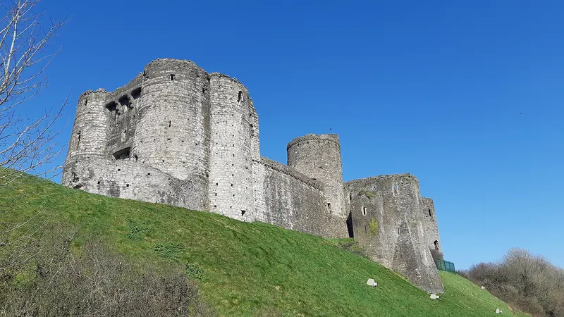 Kidwelly Castle: Kidwelly Castle rising above the river Gwendraeth. Started as a Norman ringwork wooden castle, by the 1280s the Chaworth brothers, powerful Marcher lords, had crea