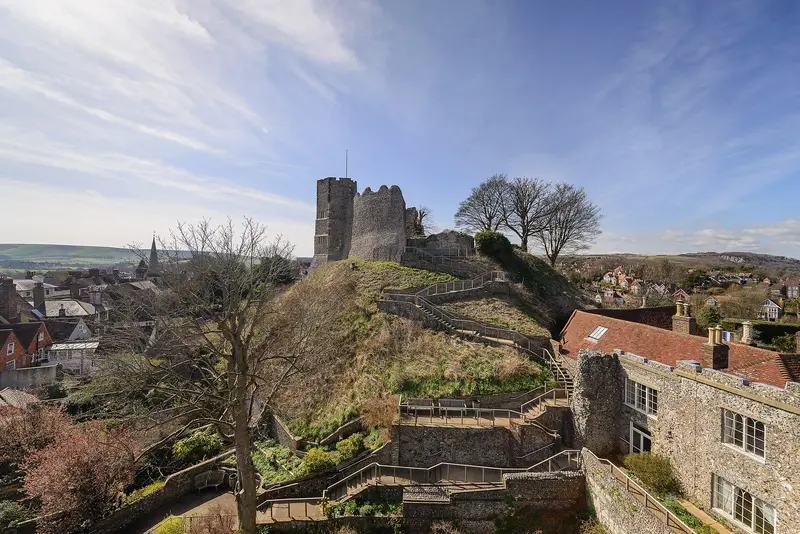 Lewes Castle: Keep To Lewes Castle .mw-parser-output .messagebox{margin:4px 0;width:auto;border-collapse:collapse;border:2px solid var(--border-color-progressive,#6485d1);backgroun