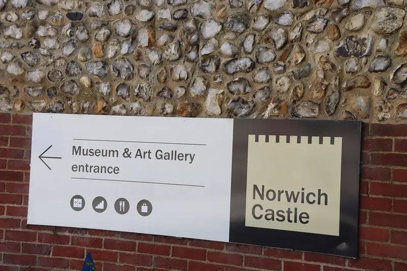 Norwich Castle: tourist signs Norwich