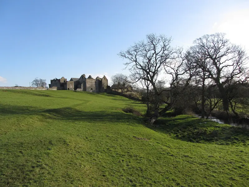 Old Beaupre Castle: Approaching Old Beaupre Castle