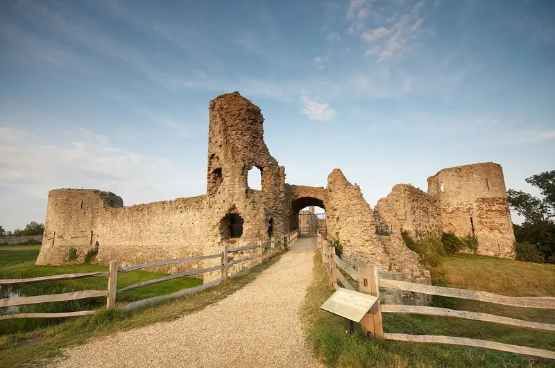 Pevensey Castle: Pevensey Castle ruins, main entrance.