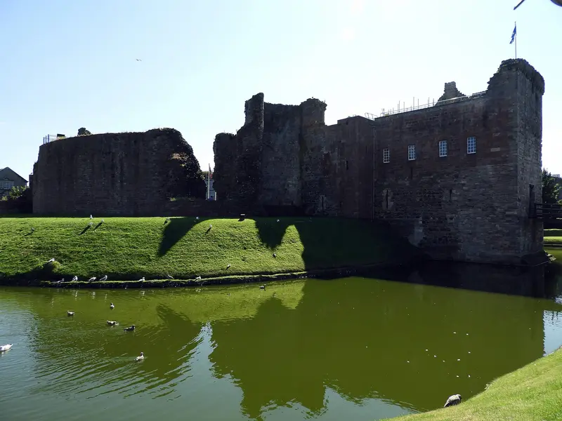 Rothesay Castle: Built by Walter, the 3rd High Steward of Scotland, in the early 1200s, as a defence against the Norwegians. The kings of Norway twice besieged and took Rothesay, i