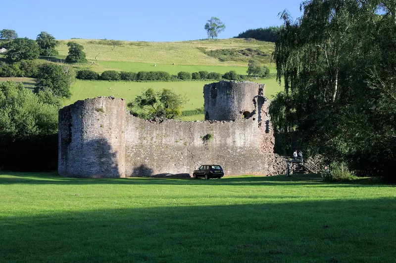Skenfrith Castle: Defensible positioning of Skenfrith Castle