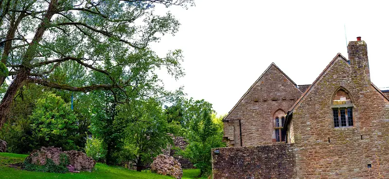 St Briavels Castle: St Briavels Castle is a moated Norman castle at St Briavels in the English county of Gloucestershire. The castle is noted for its huge Edwardian gatehouse that 