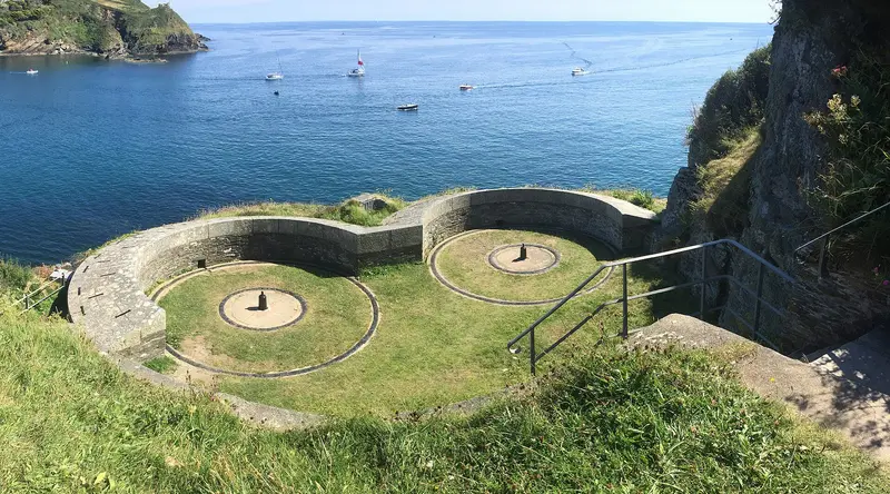 St Catherine's Castle: Battery at St Catherine' s Castle