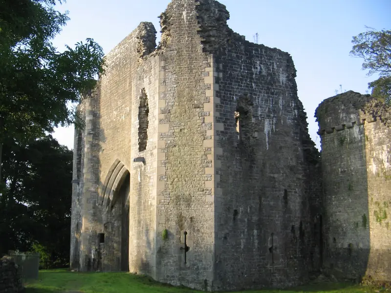 St Quintin's Castle, Llanblethian: castel Cowbridge