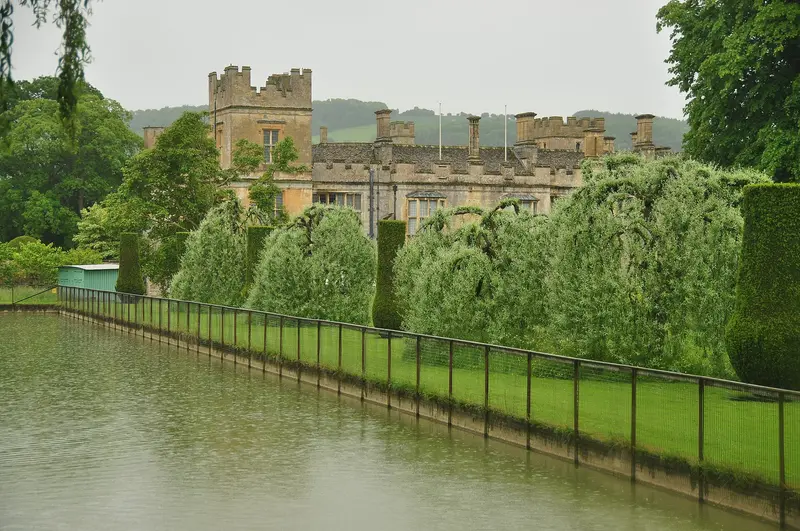 Sudeley Castle: Lake in Sudeley Castle Gardens