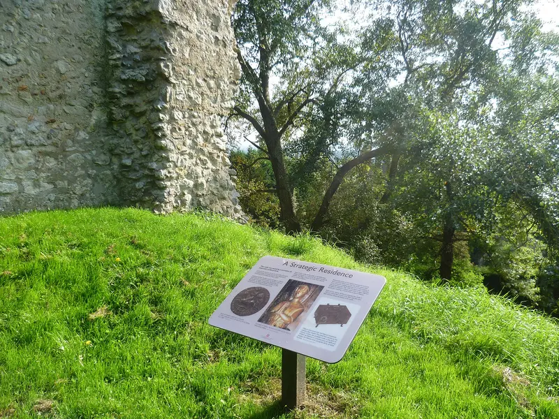 Sutton Valence Castle: Sutton Valence Castle on its mound