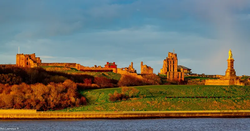Tynemouth Priory and Castle: Tynemouth Castle and Priory and the Monument of Admiral Lord Collingwood.