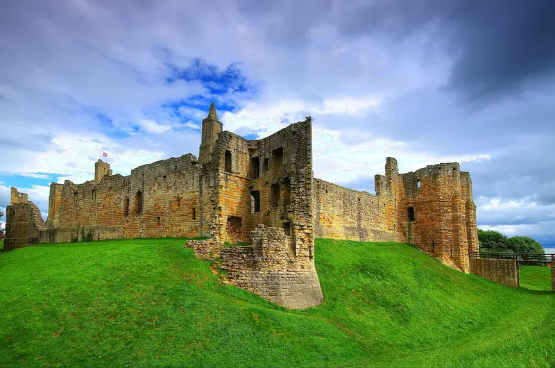 Warkworth Castle: Warkworth Castle motte and bailey castle, tower keep castle and collegiate church .mw-parser-output .messagebox{margin:4px 0;width:auto;border-collapse:collapse;b