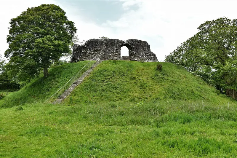 Wiston Castle: Wiston Motte and Bailey Castle